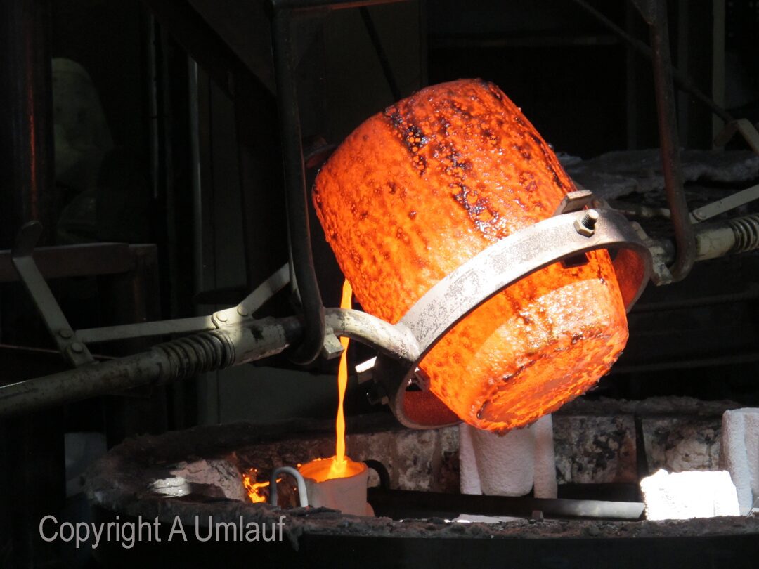 A pot being poured into the UmlaufGallery furnace.